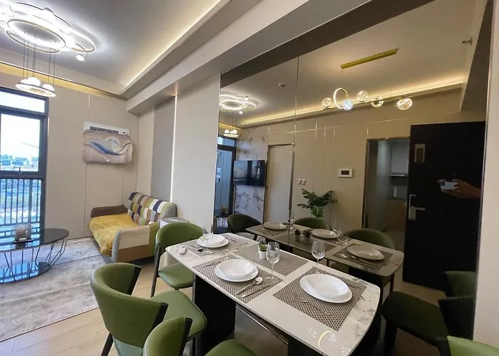 Lovely 2 Bedroom Near Airport & Okada Apartamento